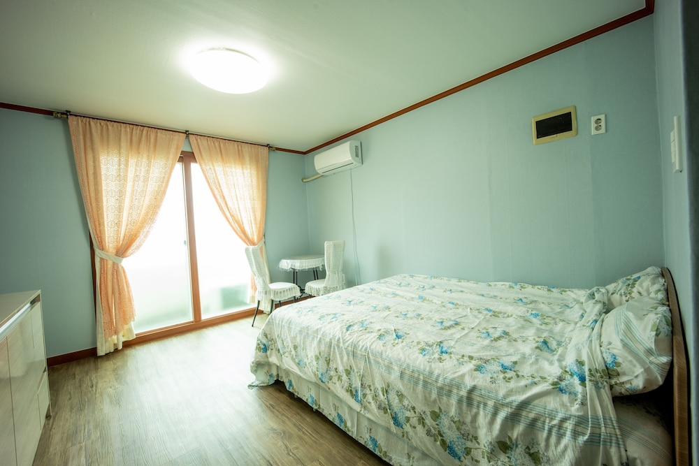 Room photo 2