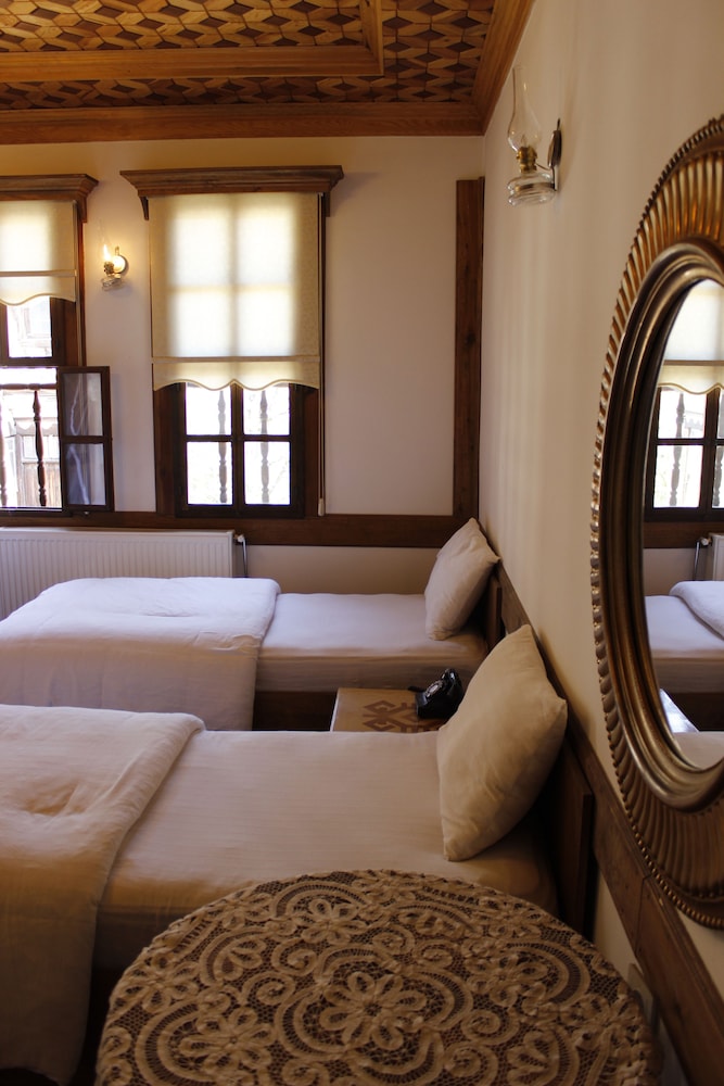 Basic Triple Room photo 1