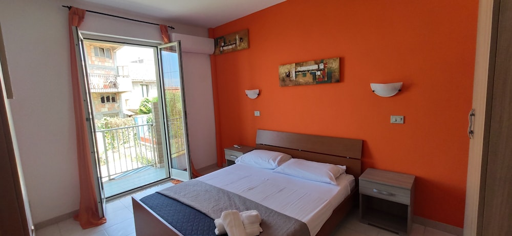 Economy Apartment, 1 Bedroom, Balcony, Courtyard View photo 3