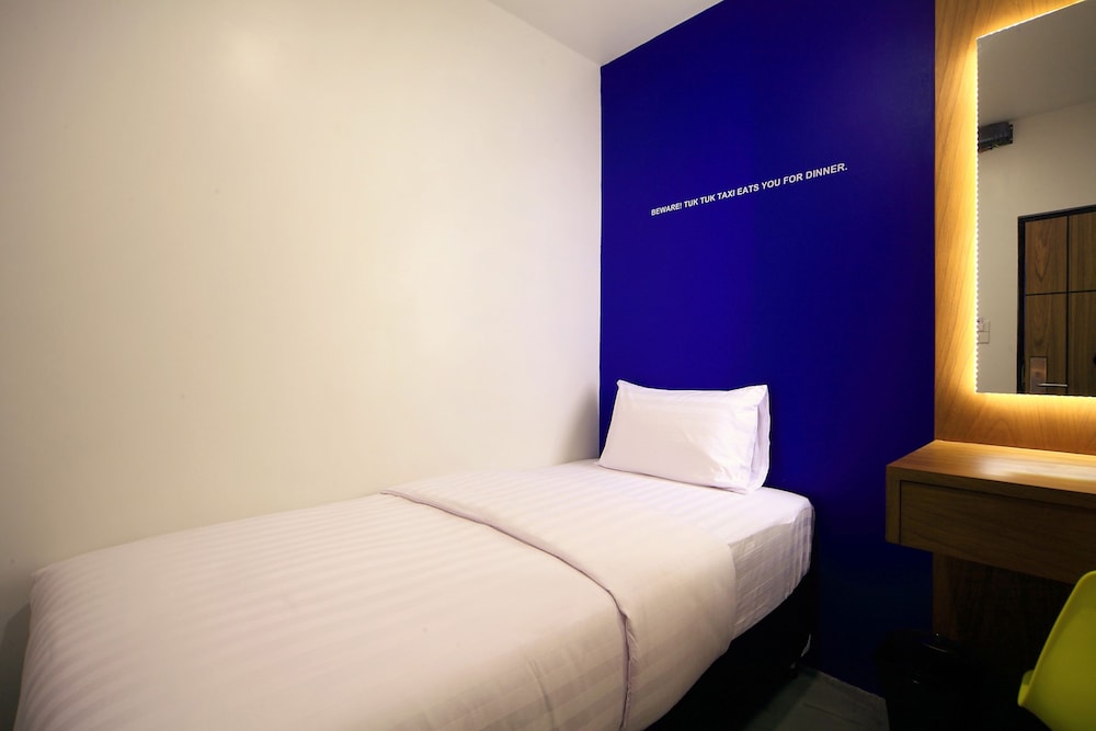 Single Room with Shared Bathroom photo 2
