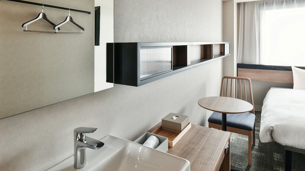 Double Room, Non Smoking (with shower booth) - Photo 3