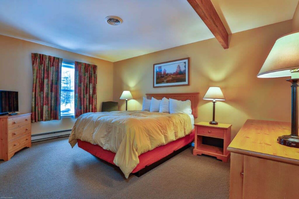 Signature Condo, 2 Bedrooms, 2 Bathrooms photo 3