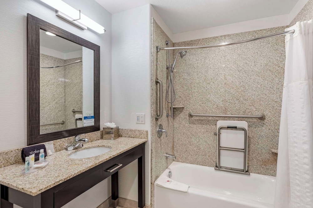 Suite, Multiple Beds, Accessible, Non Smoking photo 3