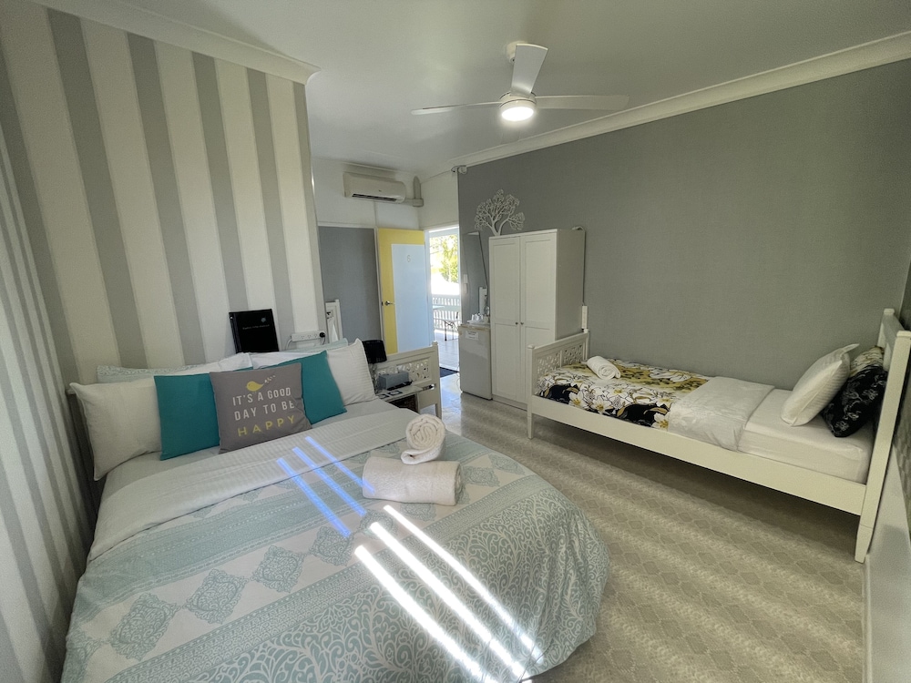 Group or Family Room with Ensuite photo 3