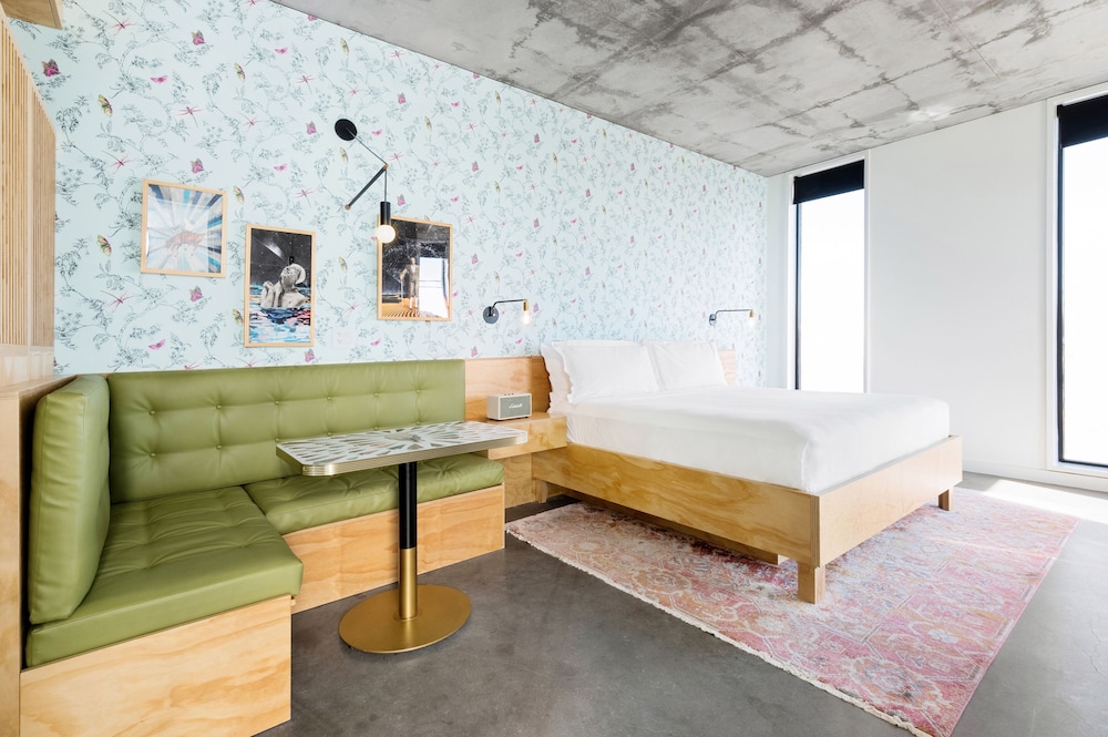 Room, Corner - Photo 6