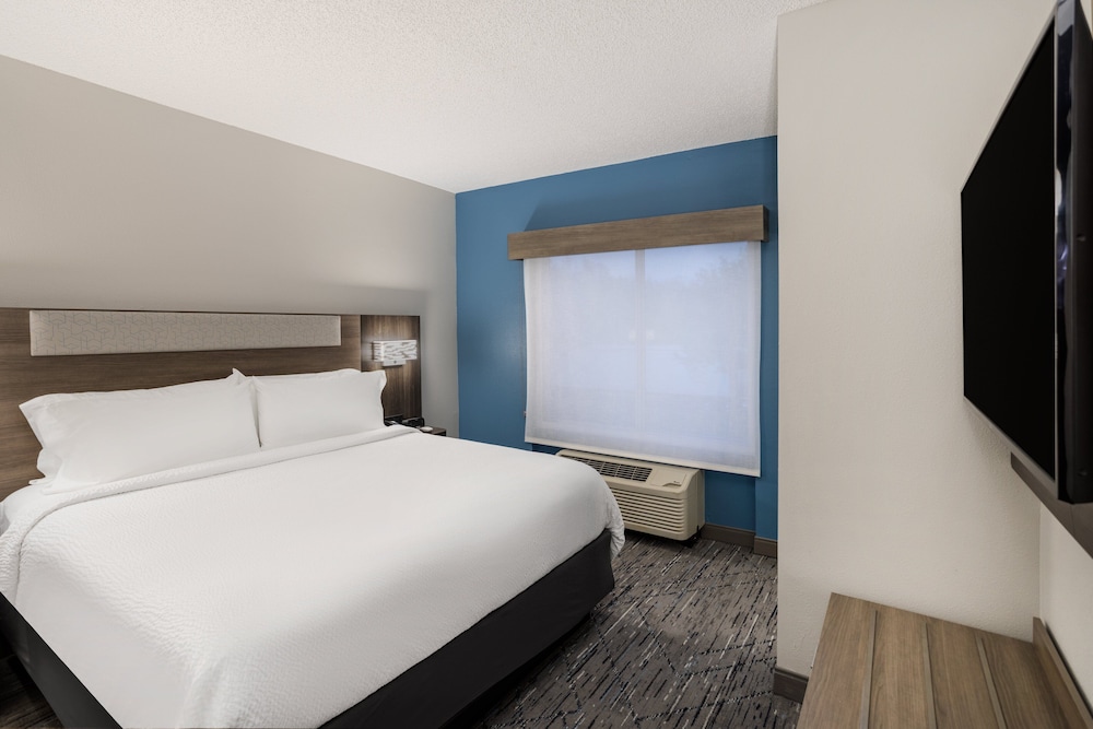 Suite, 2 Bedrooms - Photo 1