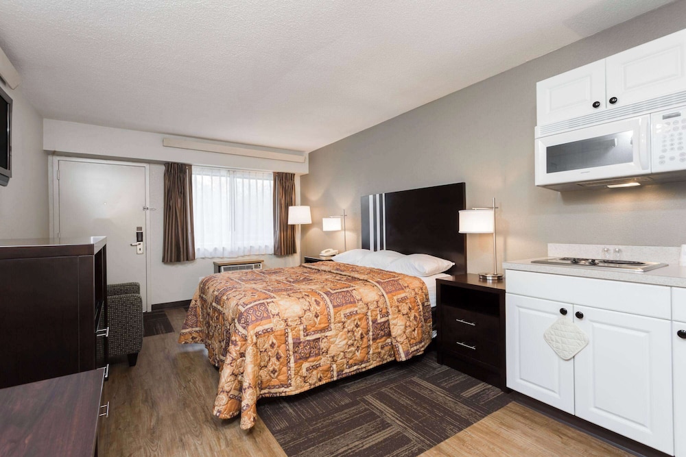 Efficiency, Room, 1 Queen Bed, Non Smoking - Photo 1