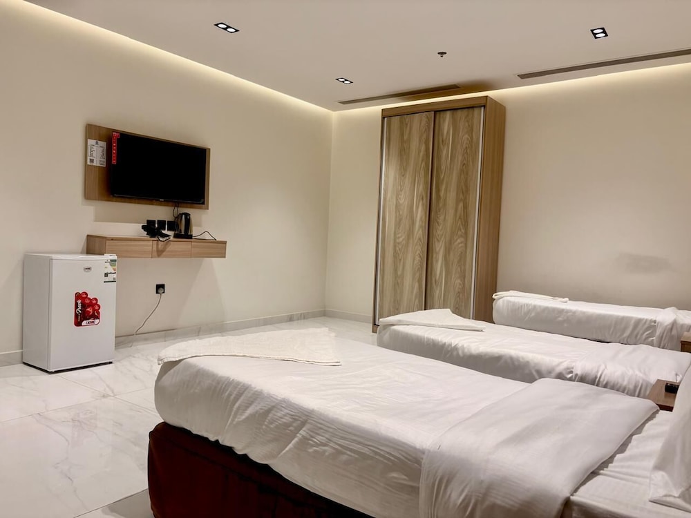 Basic Triple Room, City View