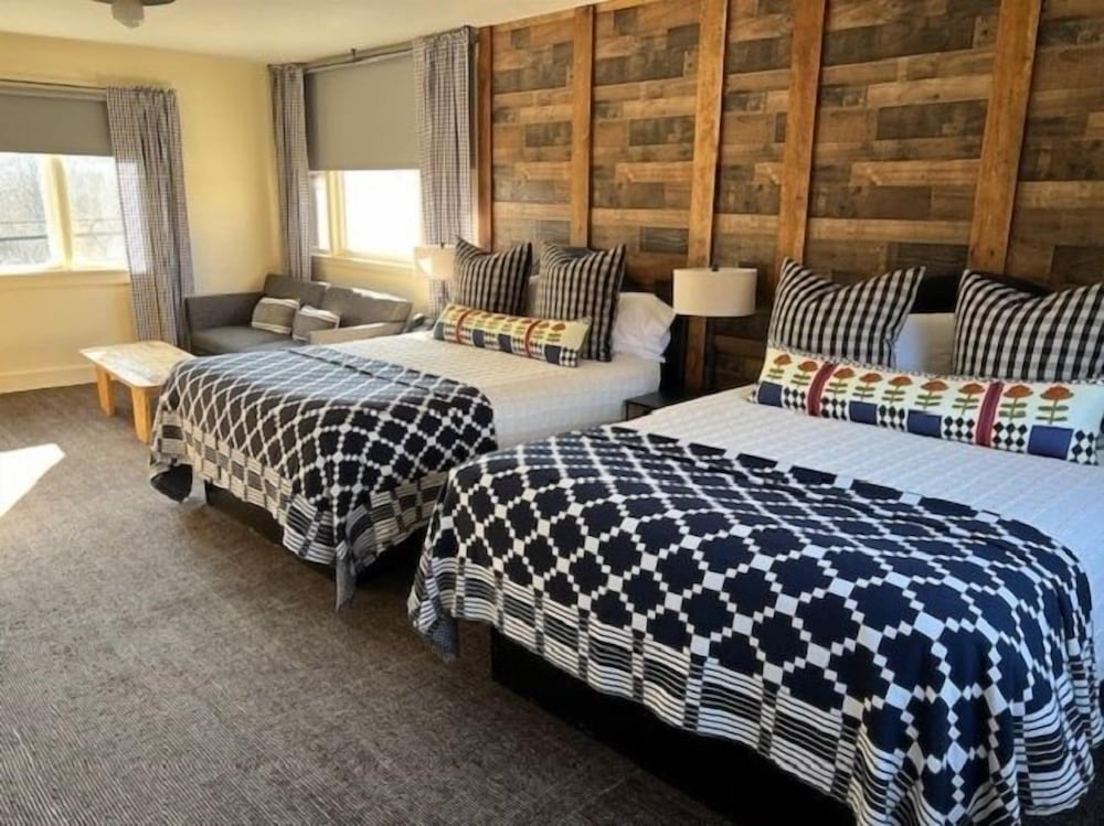 Room, 2 Queen Beds (Outpost)