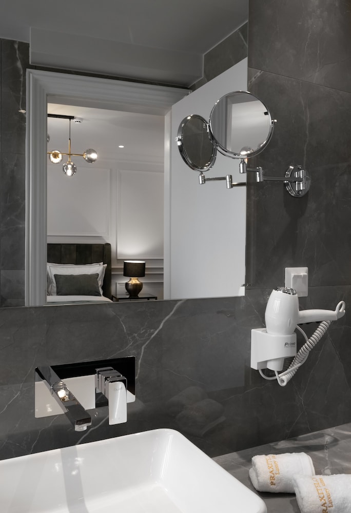 Executive Suite with outdoor Jacuzzi photo 2