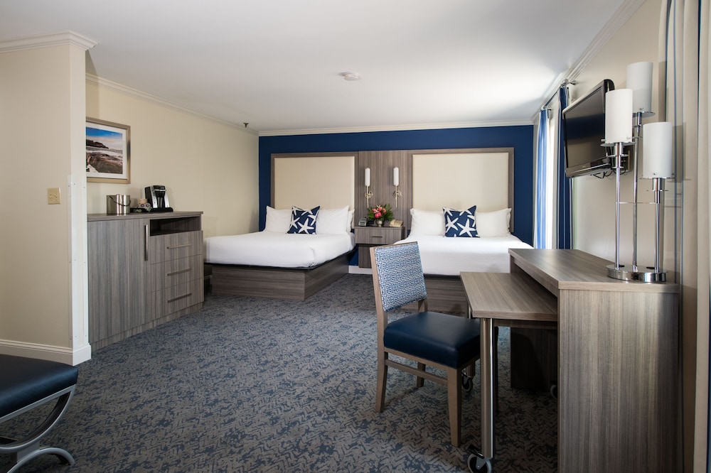 Main Building 2 Queen beds with Pullout, Sea Vie