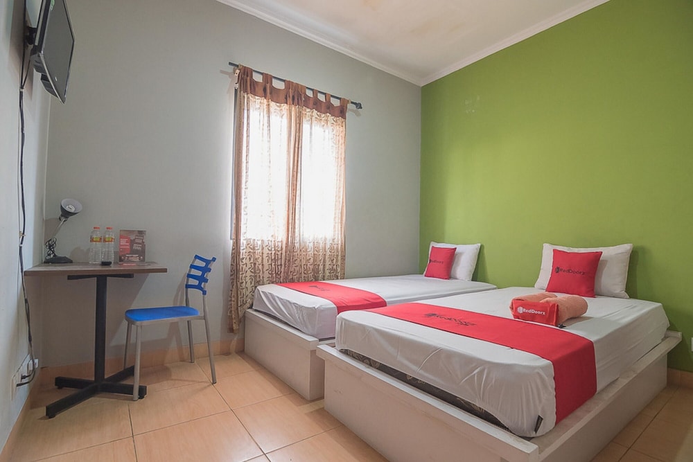 Twin Room (RedDoorz)