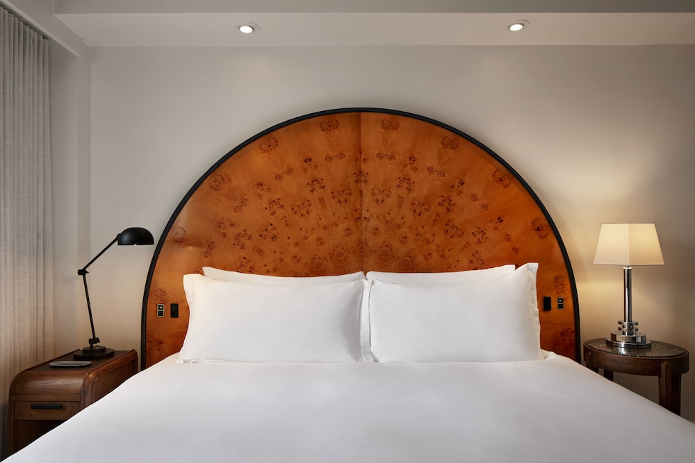 Deluxe Room, 1 King Bed, Accessible - Photo 2