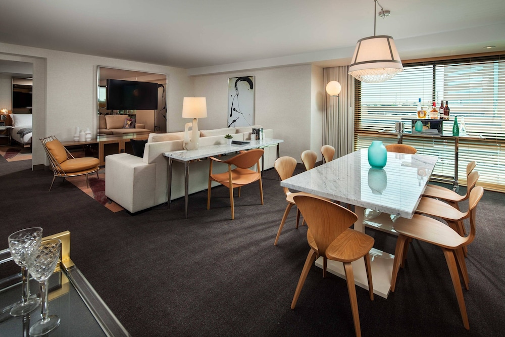 Suite, 1 King Bed with Sofa bed (Mobility/Hearing Access, Roll-In Shwr)