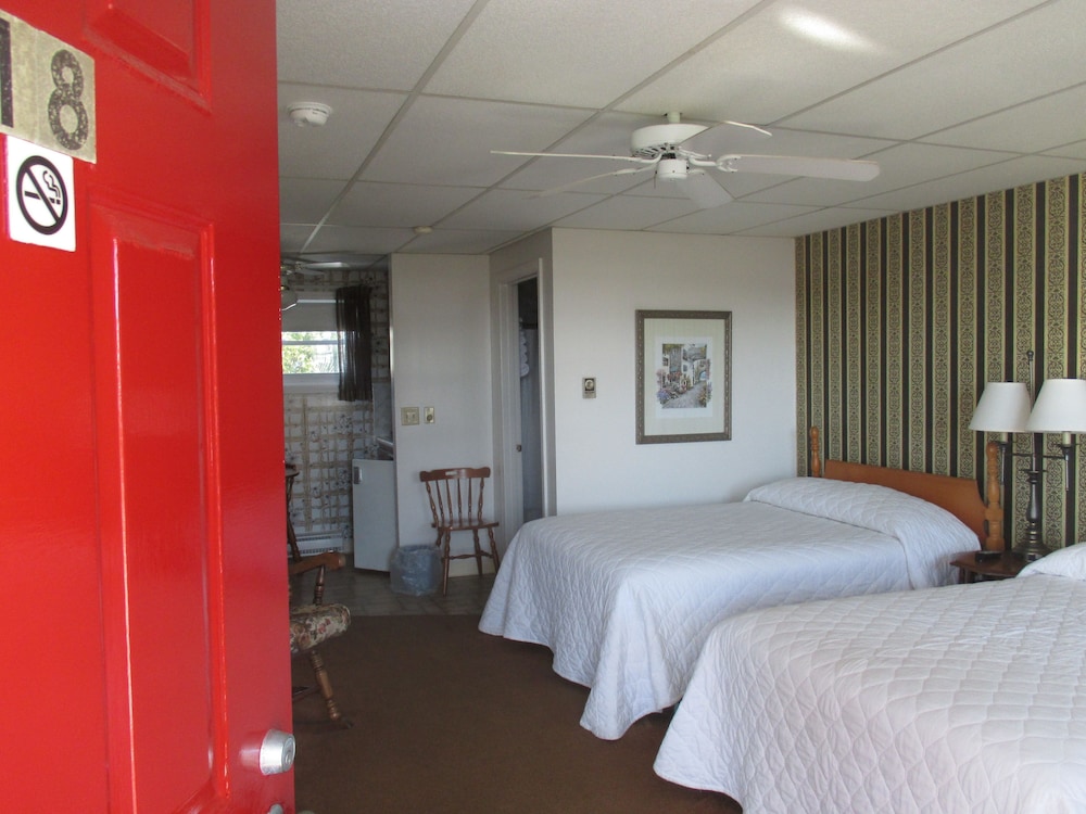 Beach Corner - 2nd Floor - Ocean View - No Child - Adult Section - Kitchenette - Non Smoking - Rm 18