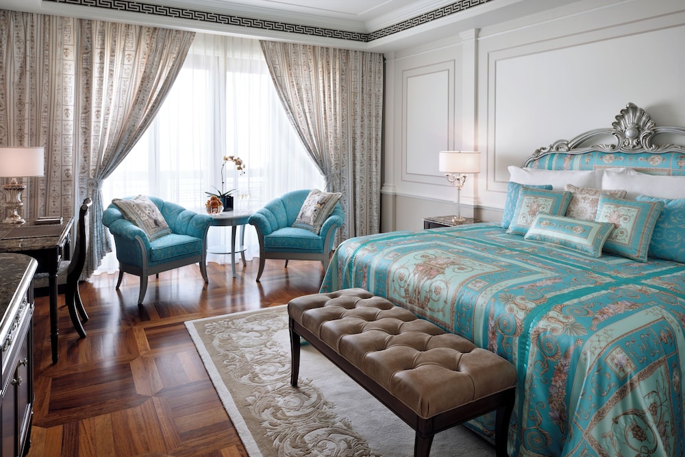 Premier Room (Versace | Creek View)