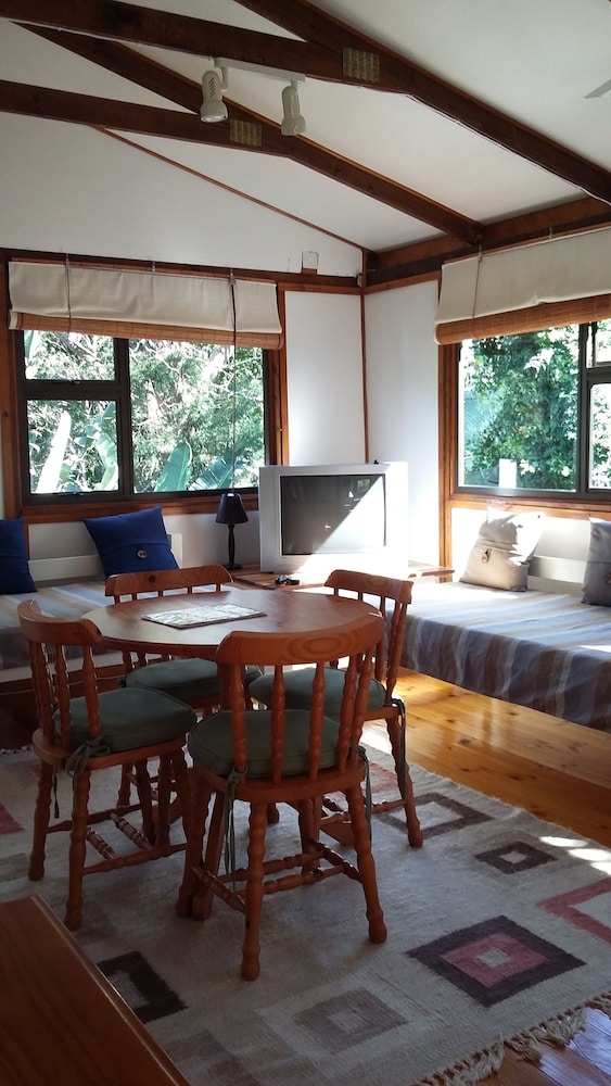 Treehouse Cottage photo 3