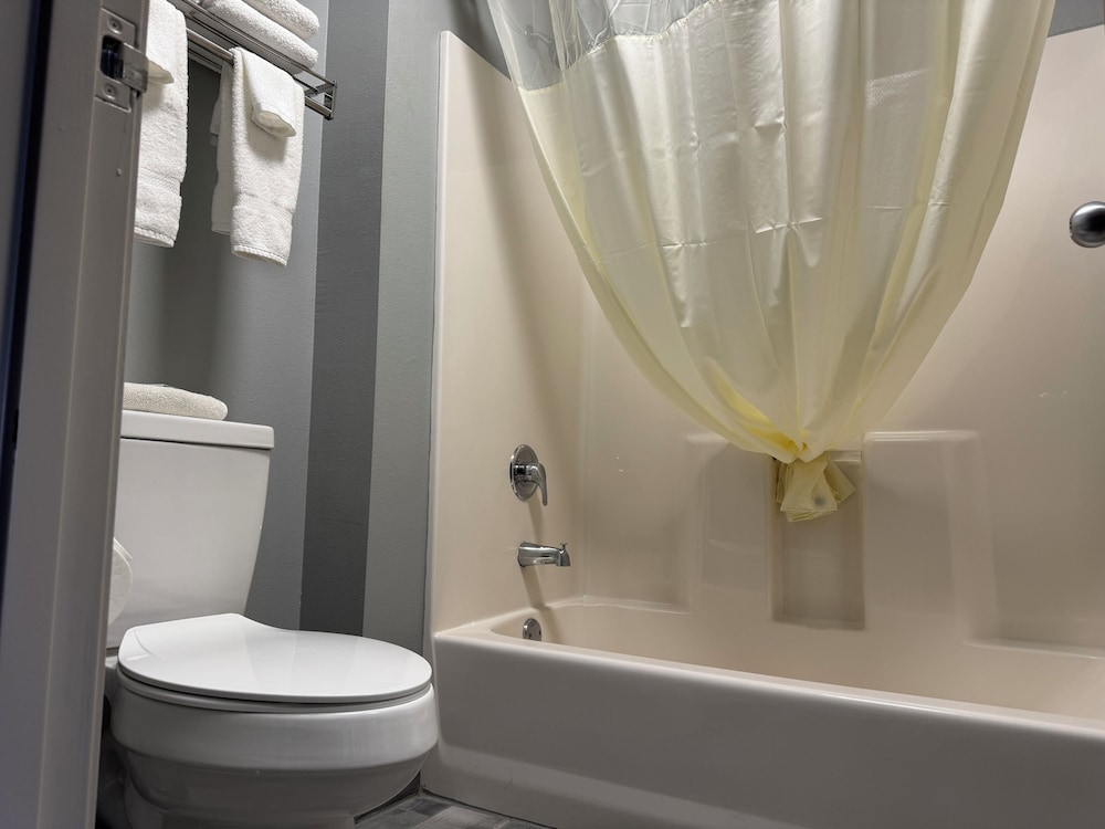 Deluxe Room, 2 Queen Beds, Non Smoking - Photo 4