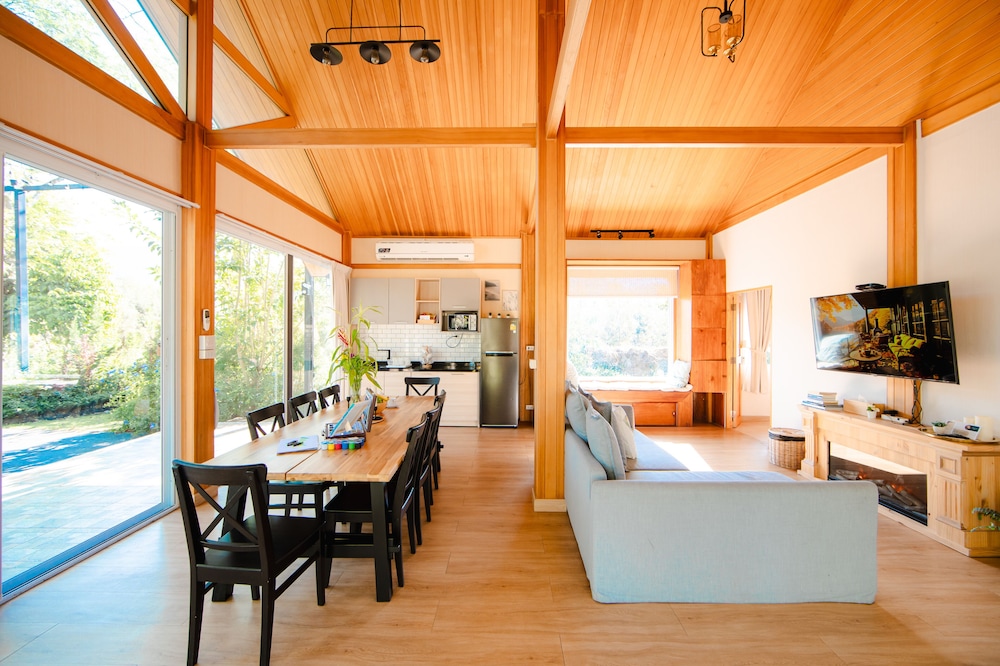 Two Bedroom Suite with Kitchen (Breakfast Included, Dinner Not Included) - Photo 11