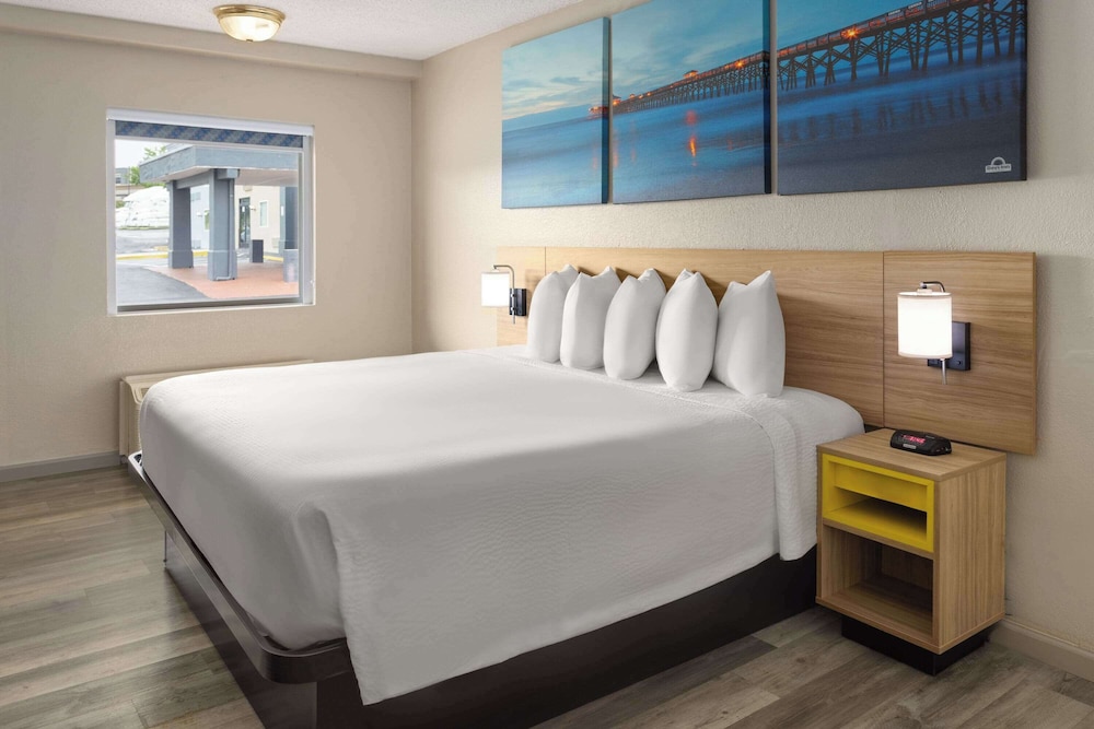 Room, 1 Queen Bed, Non Smoking - Photo 1