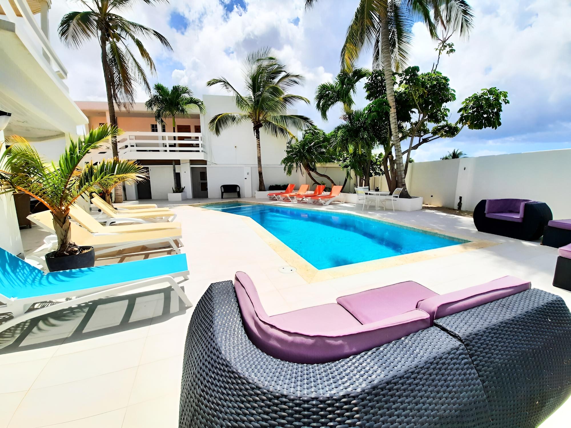 Deluxe Studio, Pool View photo 2