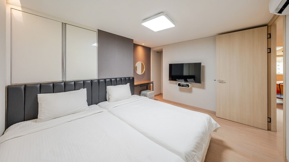 Basic Room, 1 Bedroom (Room A201 (Luxury Kids Pool Villa)) - Photo 16
