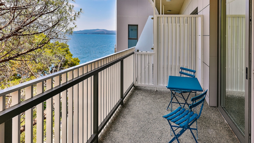 Double or Twin Room, Partial Sea View photo 3