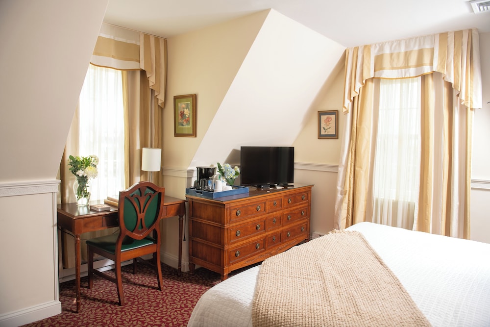 Deluxe Room, 1 King Bed (No Pets) - Photo 10