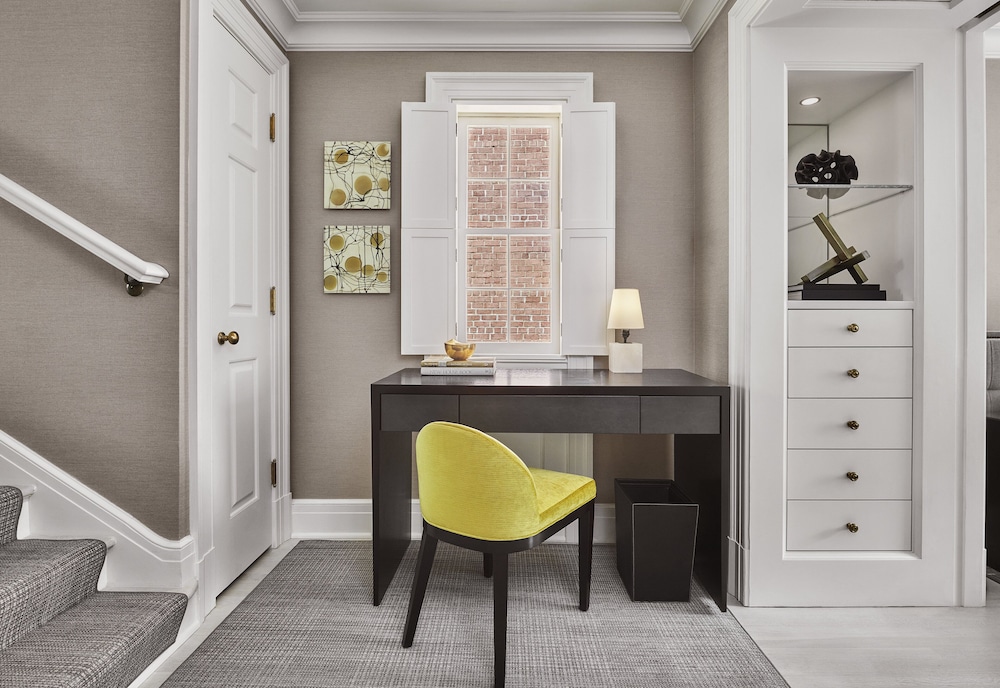 Room (Townhouse)