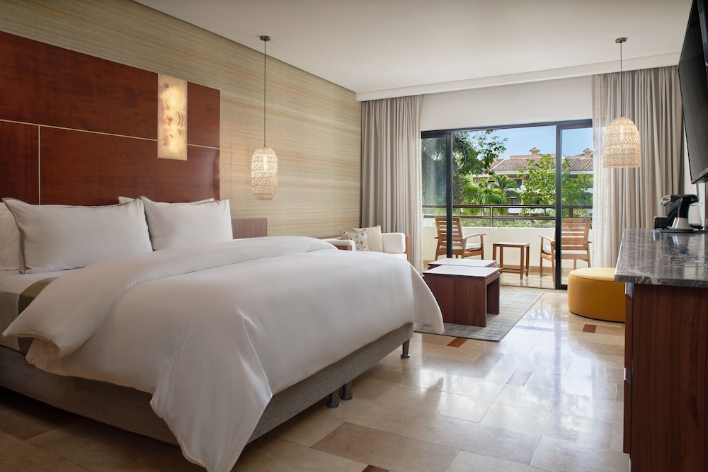Westin Club Room, 1 King Bed (Adults Only) - Photo 1