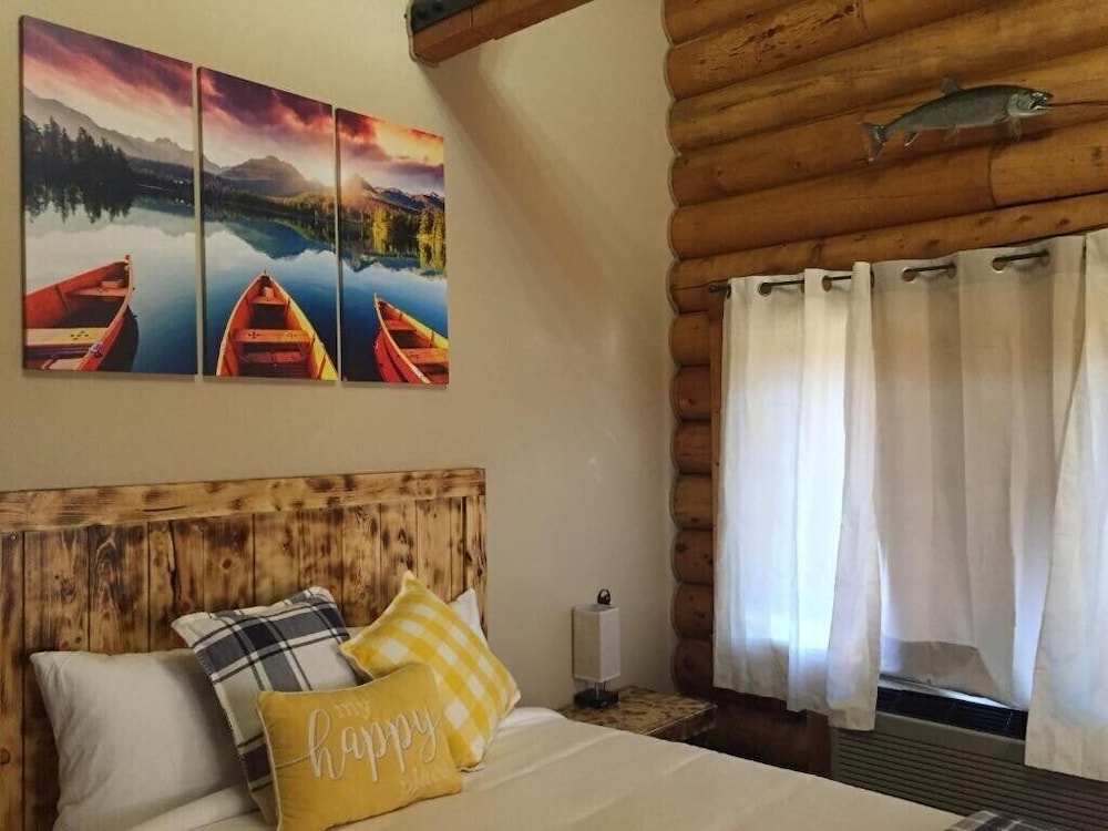 Double Room, Ensuite (3 - Riverbed Retreat)