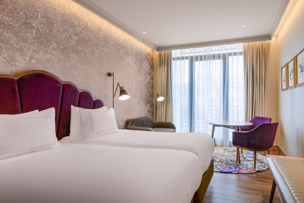 Grand Room, 2 Twin Beds, City View