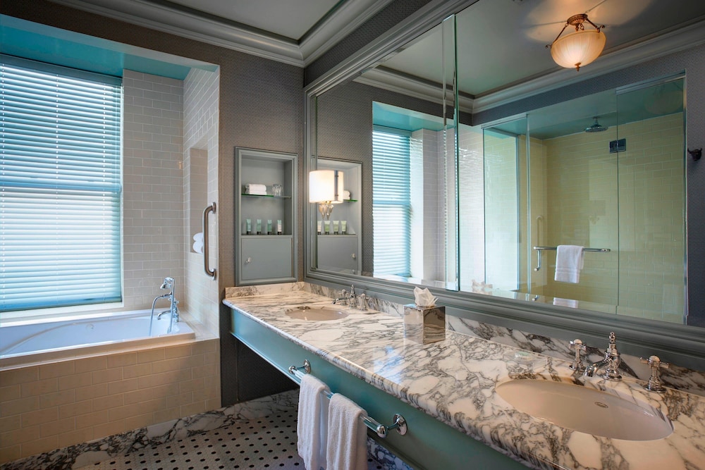 Deluxe Room, 1 King Bed, City View - Photo 13