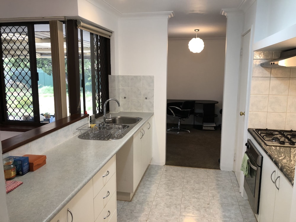 Room B photo 2