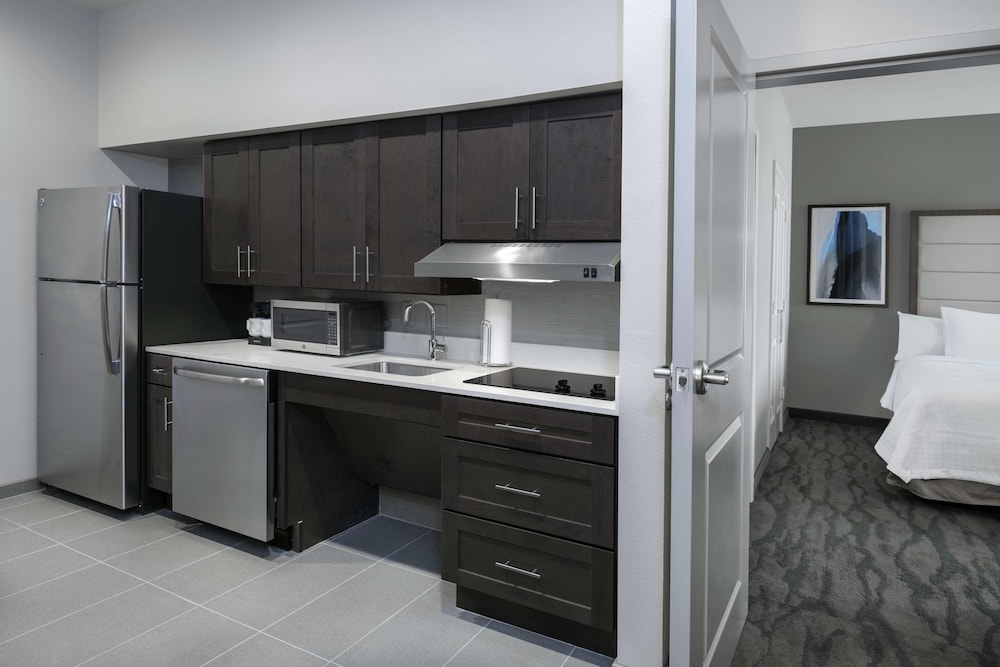 Suite, 2 Queen Beds, Accessible (Mobility & Hearing, Roll-in Shower) photo 3