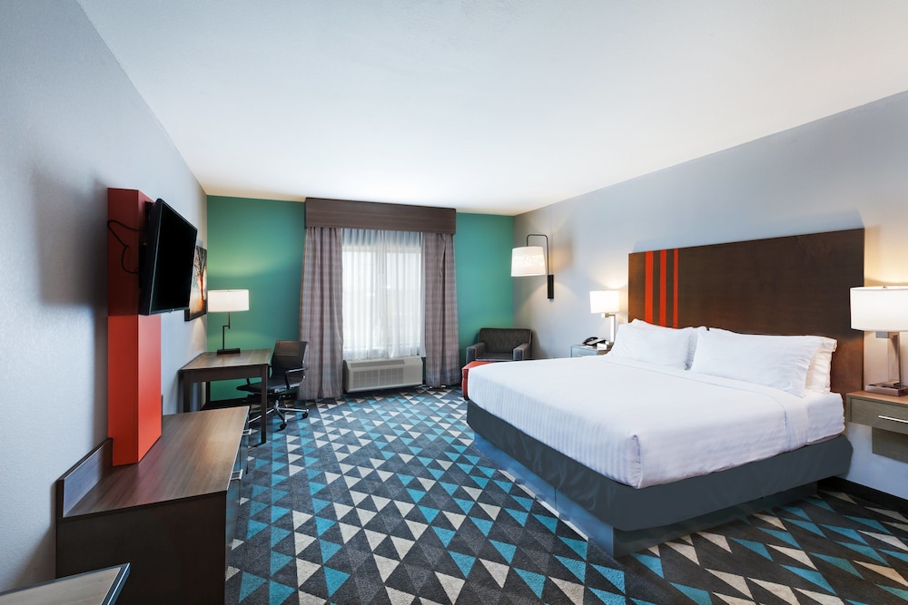 Standard Room, 1 King Bed, Accessible (Comm, Roll-In Shower)