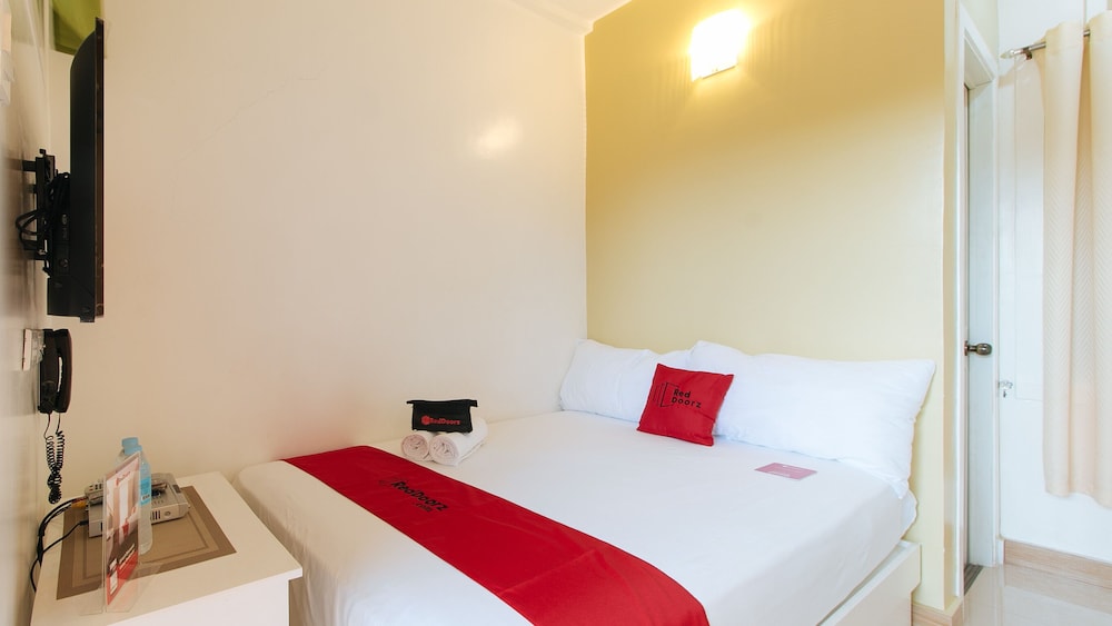 Double Room (Reddoorz) - Photo 3