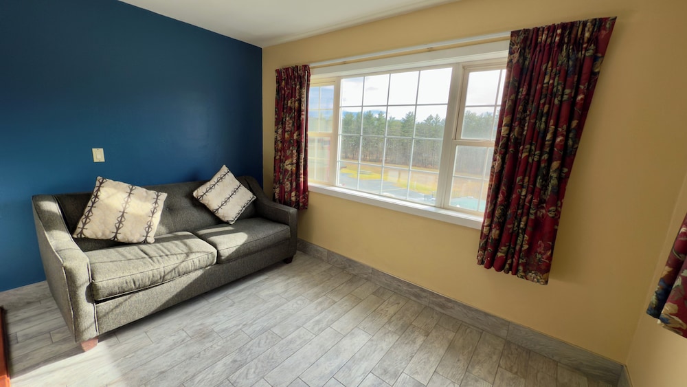 Two Queen With Sofa Bed & Fire Place with Mountain View photo 3