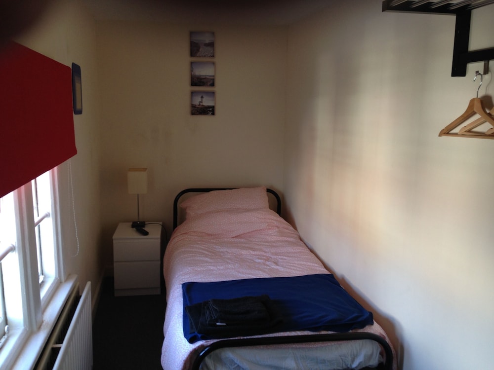 Economy Single Room, Private Bathroom (Red Room) photo 1