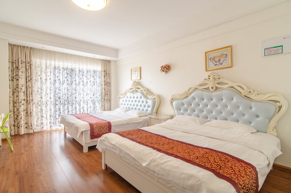 Design Quadruple Room