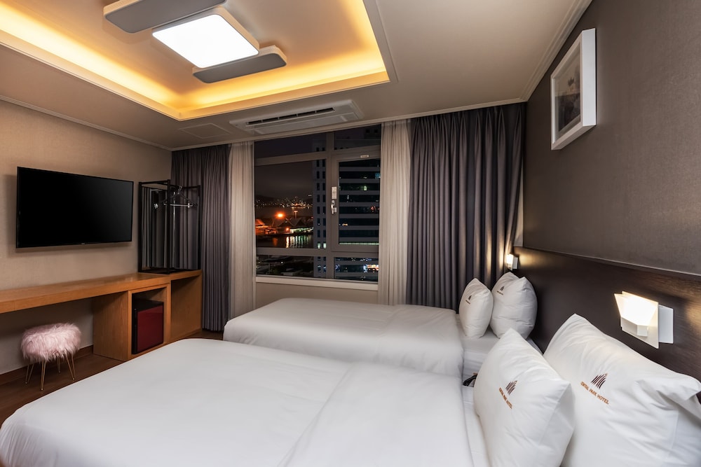Standard Twin Room, Harbor View photo 3