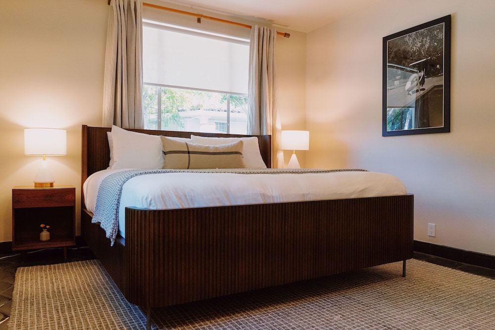 Room, Accessible (DeVille)