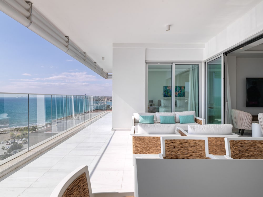 Luxury Apartment, 3 Bedrooms (9F) - Photo 17