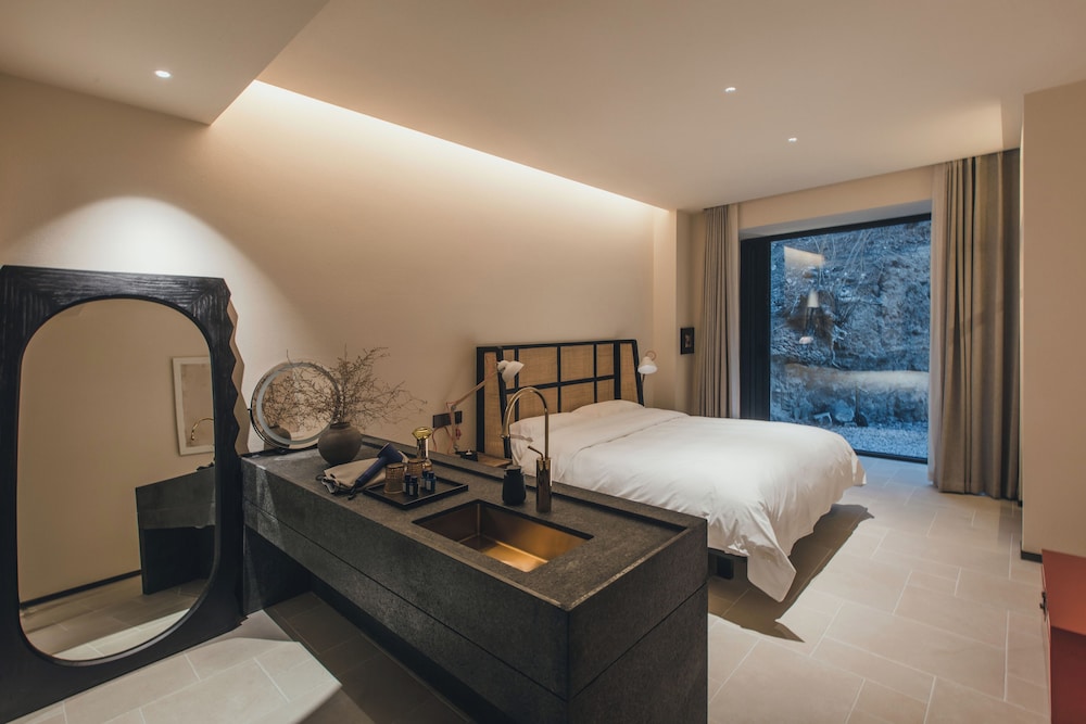 Romantic Suite, Hill View photo 3