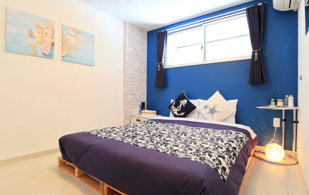 [Main building] Queen Room, with Shared Bathroom photo 1