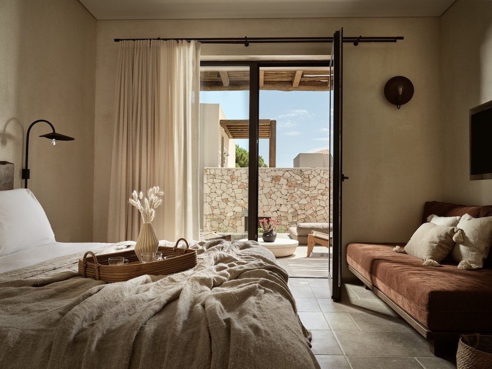 Junior Suite with Private Pool and Garden View - Photo 4