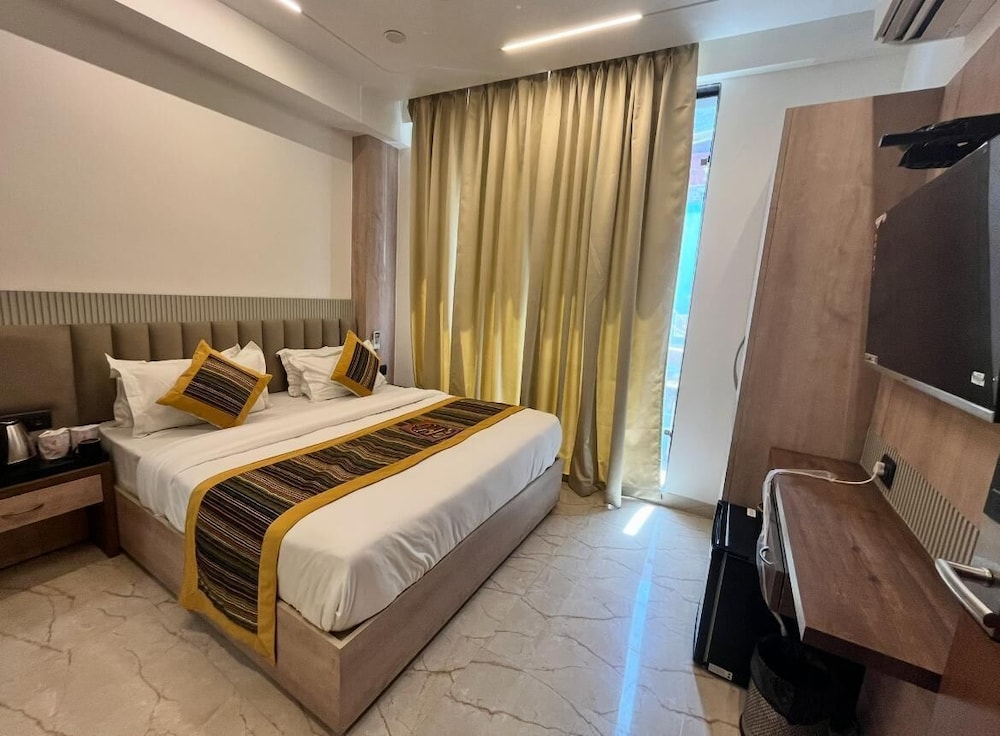 Standard Double Room, City View