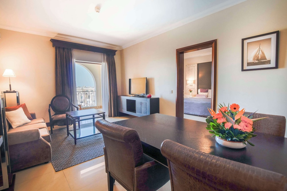 Grand Suite, Pool View