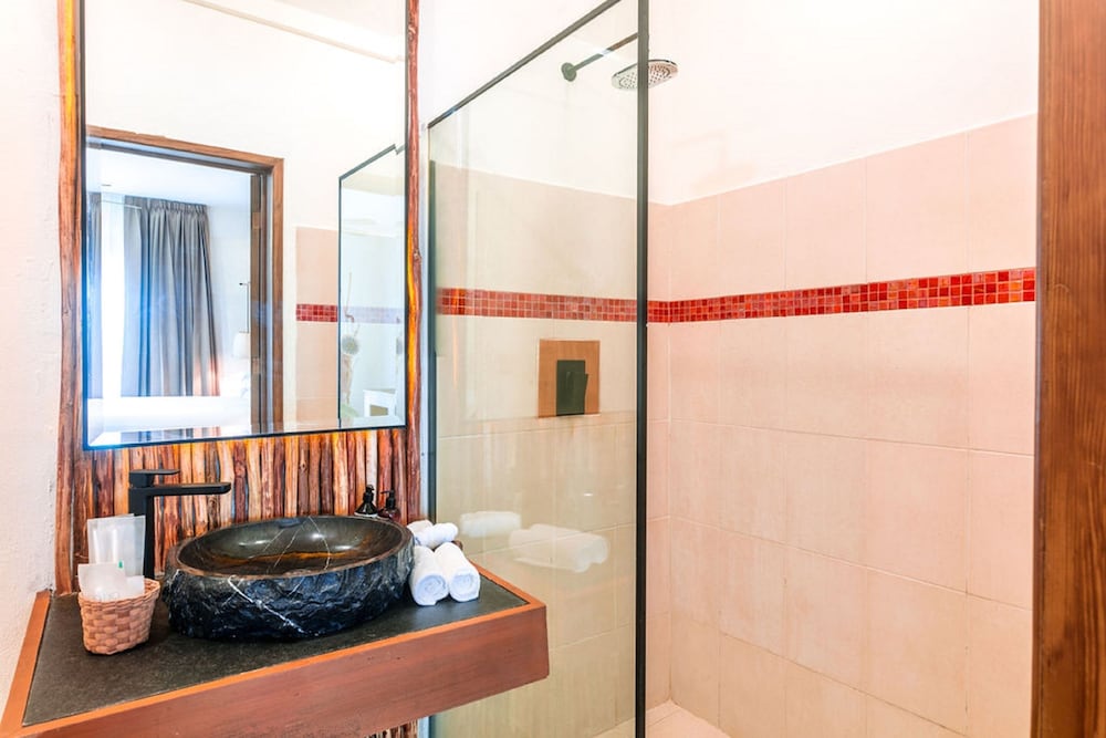 Room, 1 Double Bed, Balcony, City View photo 3