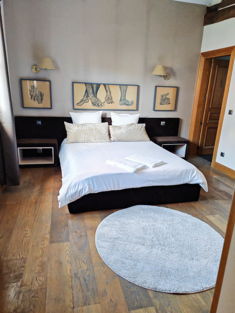 Classic Double Room (CHAMBRE 4 CONTESSE DE MAILLEY DE NESL)